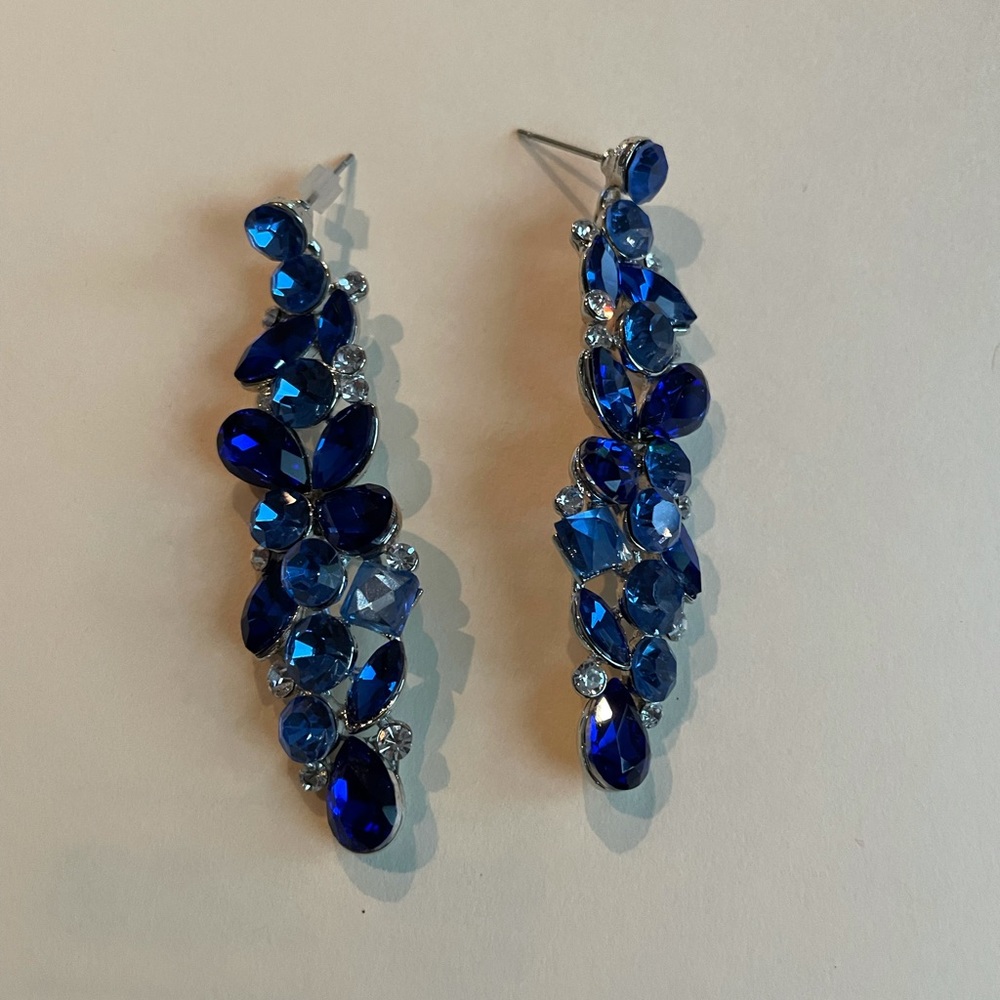Mixed blue dangle earring